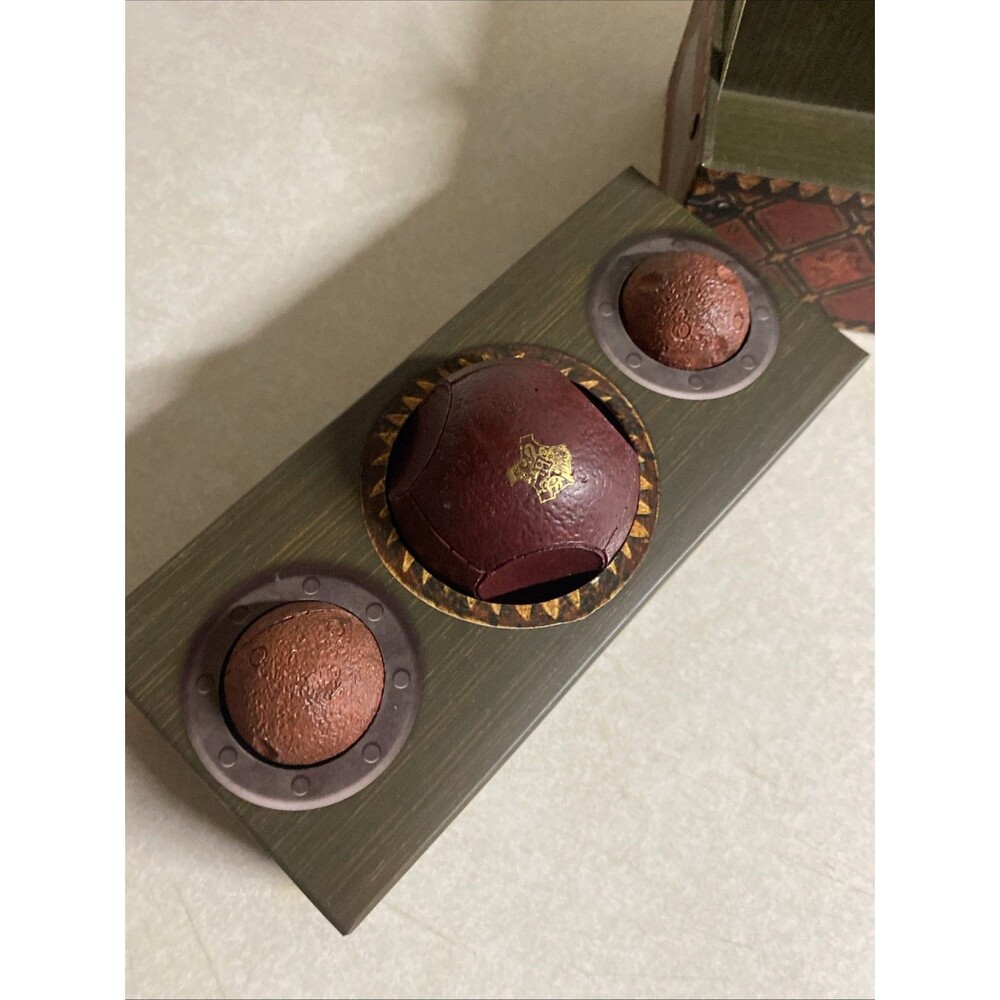 Harry Potter: Collectible Quidditch Set by Running Press - Picture 3 of 11